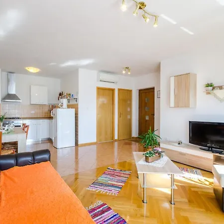 Monika Apartment *