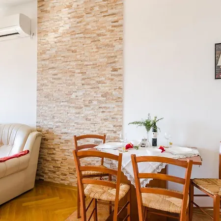 Monika Apartment *